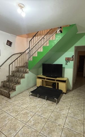 Casa à venda com 250m², 4 quartos e 2 vagas Casa à venda com 250m², 4 quartos e 2 vagasSala