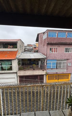 Casa à venda com 250m², 4 quartos e 2 vagas Casa à venda com 250m², 4 quartos e 2 vagasVaranda