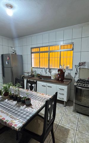 Casa à venda com 250m², 4 quartos e 2 vagas Casa à venda com 250m², 4 quartos e 2 vagasCozinha