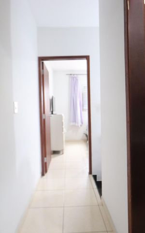 Casa à venda com 84m², 2 quartos e 2 vagasCorredor