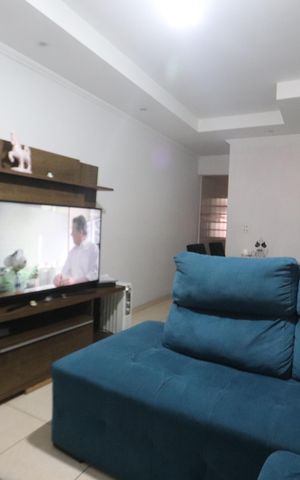 Casa à venda com 84m², 2 quartos e 2 vagasSala