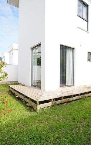 Casa para alugar com 124m², 3 quartos e 2 vagasÁrea externa fundos 