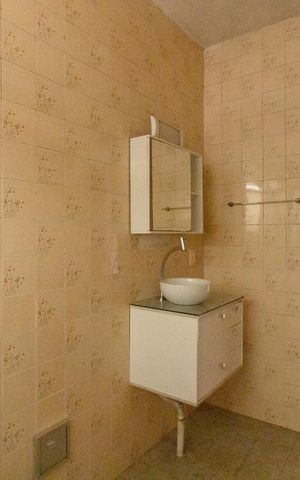 Apartamento para alugar com 90m², 2 quartos e sem vagaBanheiro