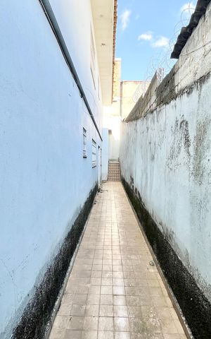 Casa à venda com 125m², 5 quartos e 2 vagas Casa à venda com 125m², 5 quartos e 2 vagasCorredor
