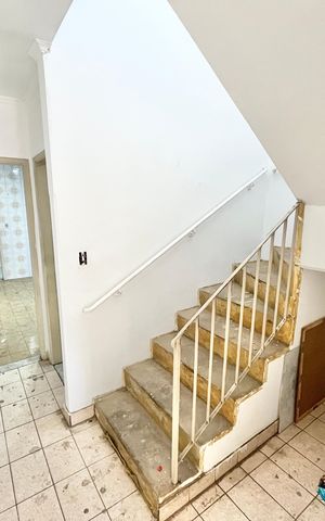 Casa à venda com 125m², 5 quartos e 2 vagas Casa à venda com 125m², 5 quartos e 2 vagasCorredor