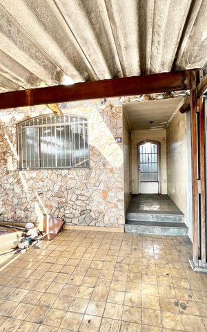 Casa à venda com 125m², 5 quartos e 2 vagas Casa à venda com 125m², 5 quartos e 2 vagasGaragem