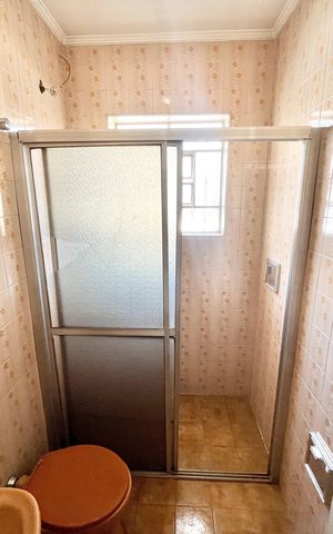 Casa à venda com 125m², 5 quartos e 2 vagas Casa à venda com 125m², 5 quartos e 2 vagasBanheiro