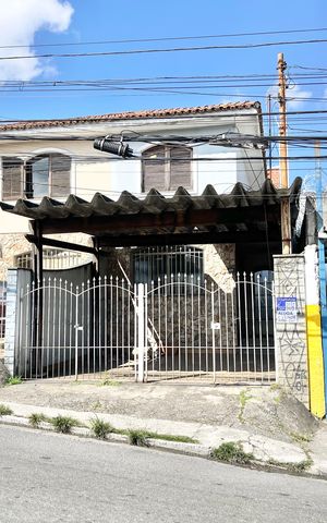 Casa à venda com 125m², 5 quartos e 2 vagas Casa à venda com 125m², 5 quartos e 2 vagasFachada
