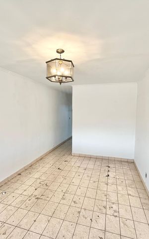 Casa à venda com 125m², 5 quartos e 2 vagas Casa à venda com 125m², 5 quartos e 2 vagasSala