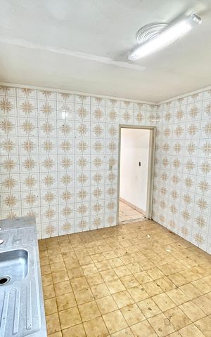Casa à venda com 125m², 5 quartos e 2 vagas Casa à venda com 125m², 5 quartos e 2 vagasCozinha