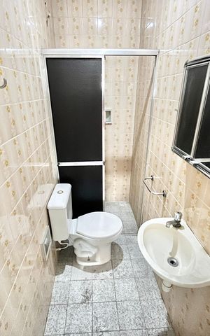 Casa à venda com 125m², 5 quartos e 2 vagas Casa à venda com 125m², 5 quartos e 2 vagasBanheiro de serviço