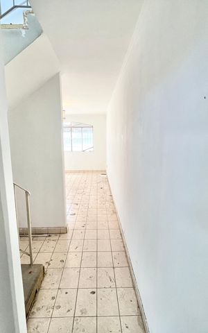 Casa à venda com 125m², 5 quartos e 2 vagas Casa à venda com 125m², 5 quartos e 2 vagasCorredor