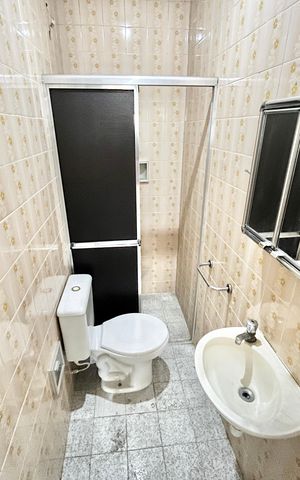 Casa à venda com 125m², 5 quartos e 2 vagas Casa à venda com 125m², 5 quartos e 2 vagasBanheiro de serviço