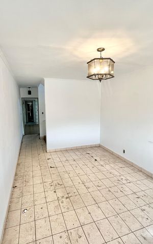 Casa à venda com 125m², 5 quartos e 2 vagas Casa à venda com 125m², 5 quartos e 2 vagasSala