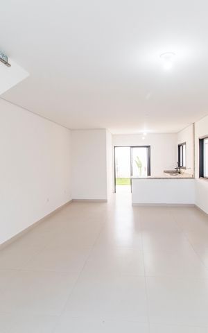 Casa de condomínio à venda com 169m², 3 quartos e 3 vagas Casa de condomínio à venda com 169m², 3 quartos e 3 vagasSala