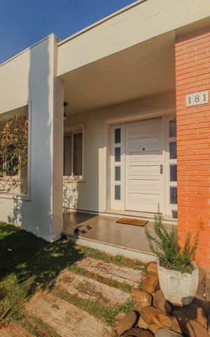 Casa para alugar com 350m², 3 quartos e 2 vagas Casa para alugar com 350m², 3 quartos e 2 vagasFachada
