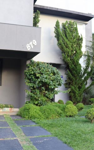 Casa de condomínio para alugar com 330m², 4 quartos e 5 vagas Casa de condomínio para alugar com 330m², 4 quartos e 5 vagasFachada