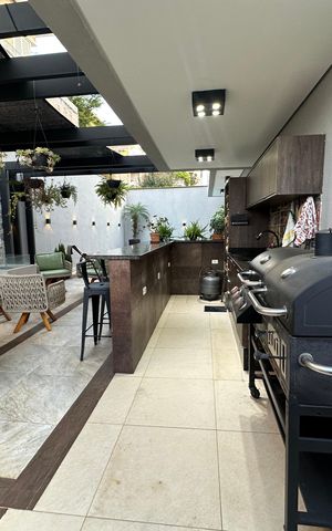 Casa de condomínio para alugar com 330m², 4 quartos e 5 vagas Casa de condomínio para alugar com 330m², 4 quartos e 5 vagasChurrasqueira