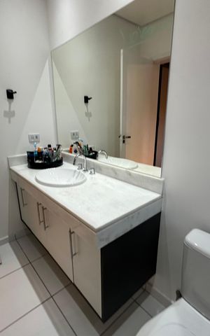 Casa de condomínio para alugar com 330m², 4 quartos e 5 vagas Casa de condomínio para alugar com 330m², 4 quartos e 5 vagasBanheiro da Suíte 3