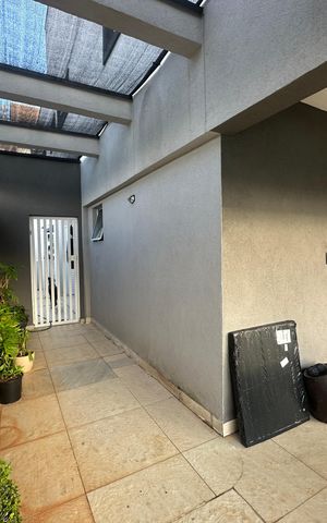 Casa de condomínio para alugar com 330m², 4 quartos e 5 vagas Casa de condomínio para alugar com 330m², 4 quartos e 5 vagasQuintal