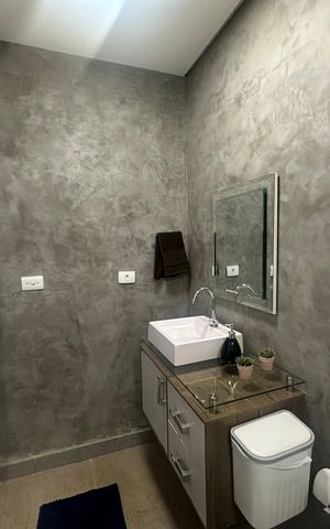 Casa de condomínio para alugar com 330m², 4 quartos e 5 vagas Casa de condomínio para alugar com 330m², 4 quartos e 5 vagasBanheiro da Suíte 1