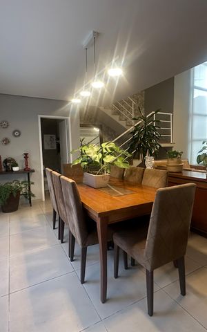Casa de condomínio para alugar com 330m², 4 quartos e 5 vagas Casa de condomínio para alugar com 330m², 4 quartos e 5 vagasSala de Jantar