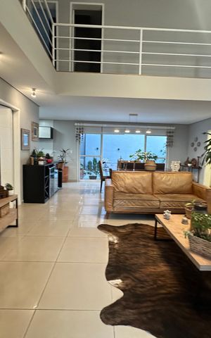 Casa de condomínio para alugar com 330m², 4 quartos e 5 vagas Casa de condomínio para alugar com 330m², 4 quartos e 5 vagasSala