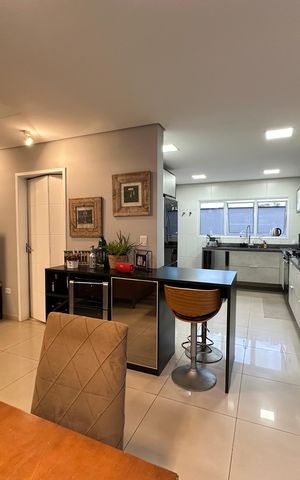Casa de condomínio para alugar com 330m², 4 quartos e 5 vagas Casa de condomínio para alugar com 330m², 4 quartos e 5 vagasCozinha