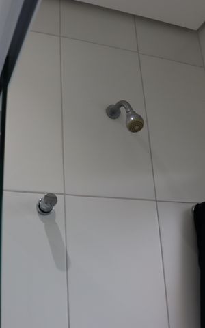 Casa de condomínio para alugar com 330m², 4 quartos e 5 vagas Casa de condomínio para alugar com 330m², 4 quartos e 5 vagasBanheiro da Suíte 4