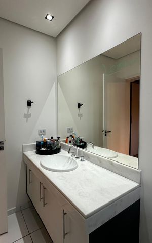 Casa de condomínio para alugar com 330m², 4 quartos e 5 vagas Casa de condomínio para alugar com 330m², 4 quartos e 5 vagasBanheiro da Suíte 3