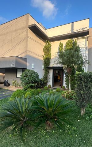 Casa de condomínio para alugar com 330m², 4 quartos e 5 vagas Casa de condomínio para alugar com 330m², 4 quartos e 5 vagasFachada