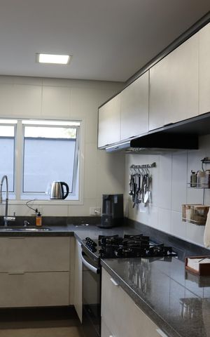 Casa de condomínio para alugar com 330m², 4 quartos e 5 vagas Casa de condomínio para alugar com 330m², 4 quartos e 5 vagasCozinha