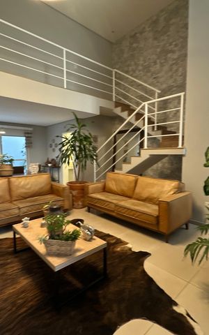 Casa de condomínio para alugar com 330m², 4 quartos e 5 vagas Casa de condomínio para alugar com 330m², 4 quartos e 5 vagasSala