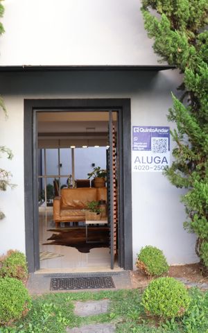 Casa de condomínio para alugar com 330m², 4 quartos e 5 vagas Casa de condomínio para alugar com 330m², 4 quartos e 5 vagasFachada