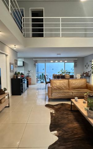 Casa de condomínio para alugar com 330m², 4 quartos e 5 vagas Casa de condomínio para alugar com 330m², 4 quartos e 5 vagasSala