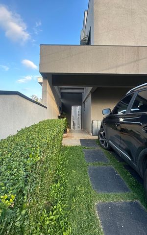 Casa de condomínio para alugar com 330m², 4 quartos e 5 vagas Casa de condomínio para alugar com 330m², 4 quartos e 5 vagasGaragem
