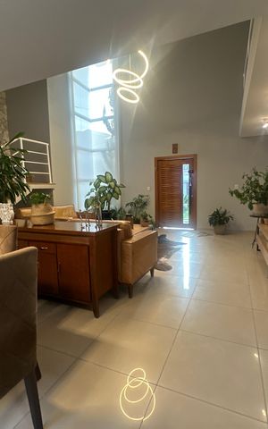 Casa de condomínio para alugar com 330m², 4 quartos e 5 vagas Casa de condomínio para alugar com 330m², 4 quartos e 5 vagasSala