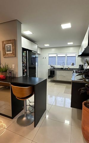 Casa de condomínio para alugar com 330m², 4 quartos e 5 vagas Casa de condomínio para alugar com 330m², 4 quartos e 5 vagasCozinha