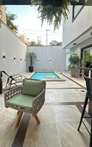 Casa de condomínio para alugar com 330m², 4 quartos e 5 vagas Casa de condomínio para alugar com 330m², 4 quartos e 5 vagasVaranda
