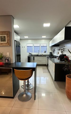 Casa de condomínio para alugar com 330m², 4 quartos e 5 vagas Casa de condomínio para alugar com 330m², 4 quartos e 5 vagasCozinha