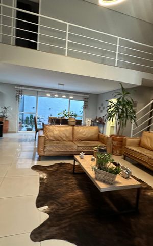 Casa de condomínio para alugar com 330m², 4 quartos e 5 vagas Casa de condomínio para alugar com 330m², 4 quartos e 5 vagasSala