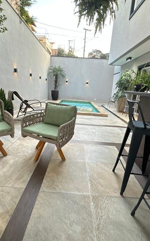 Casa de condomínio para alugar com 330m², 4 quartos e 5 vagas Casa de condomínio para alugar com 330m², 4 quartos e 5 vagasVaranda