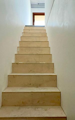 Apartamento à venda com 84m², 1 quarto e 1 vaga Apartamento à venda com 84m², 1 quarto e 1 vagaEscada