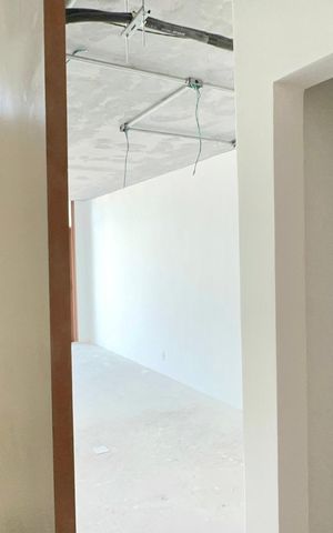 Apartamento à venda com 84m², 1 quarto e 1 vaga Apartamento à venda com 84m², 1 quarto e 1 vagaEscada