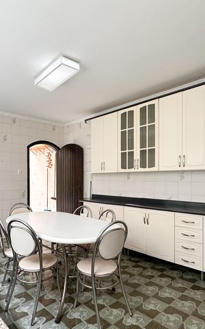 Casa à venda com 166m², 3 quartos e 2 vagas Casa à venda com 166m², 3 quartos e 2 vagasCozinha