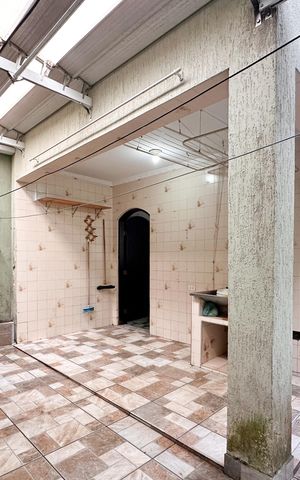 Casa à venda com 166m², 3 quartos e 2 vagas Casa à venda com 166m², 3 quartos e 2 vagasÁrea de Serviço