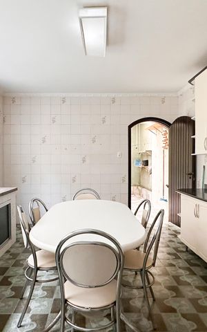 Casa à venda com 166m², 3 quartos e 2 vagas Casa à venda com 166m², 3 quartos e 2 vagasCozinha