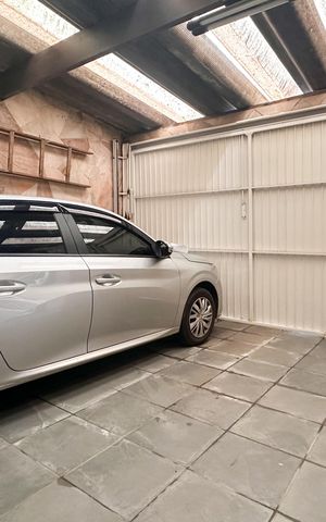 Casa à venda com 166m², 3 quartos e 2 vagas Casa à venda com 166m², 3 quartos e 2 vagasGaragem