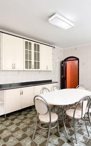 Casa à venda com 166m², 3 quartos e 2 vagas Casa à venda com 166m², 3 quartos e 2 vagasCozinha
