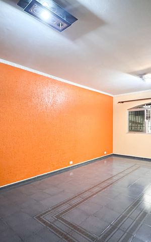 Casa à venda com 166m², 3 quartos e 2 vagas Casa à venda com 166m², 3 quartos e 2 vagasSala